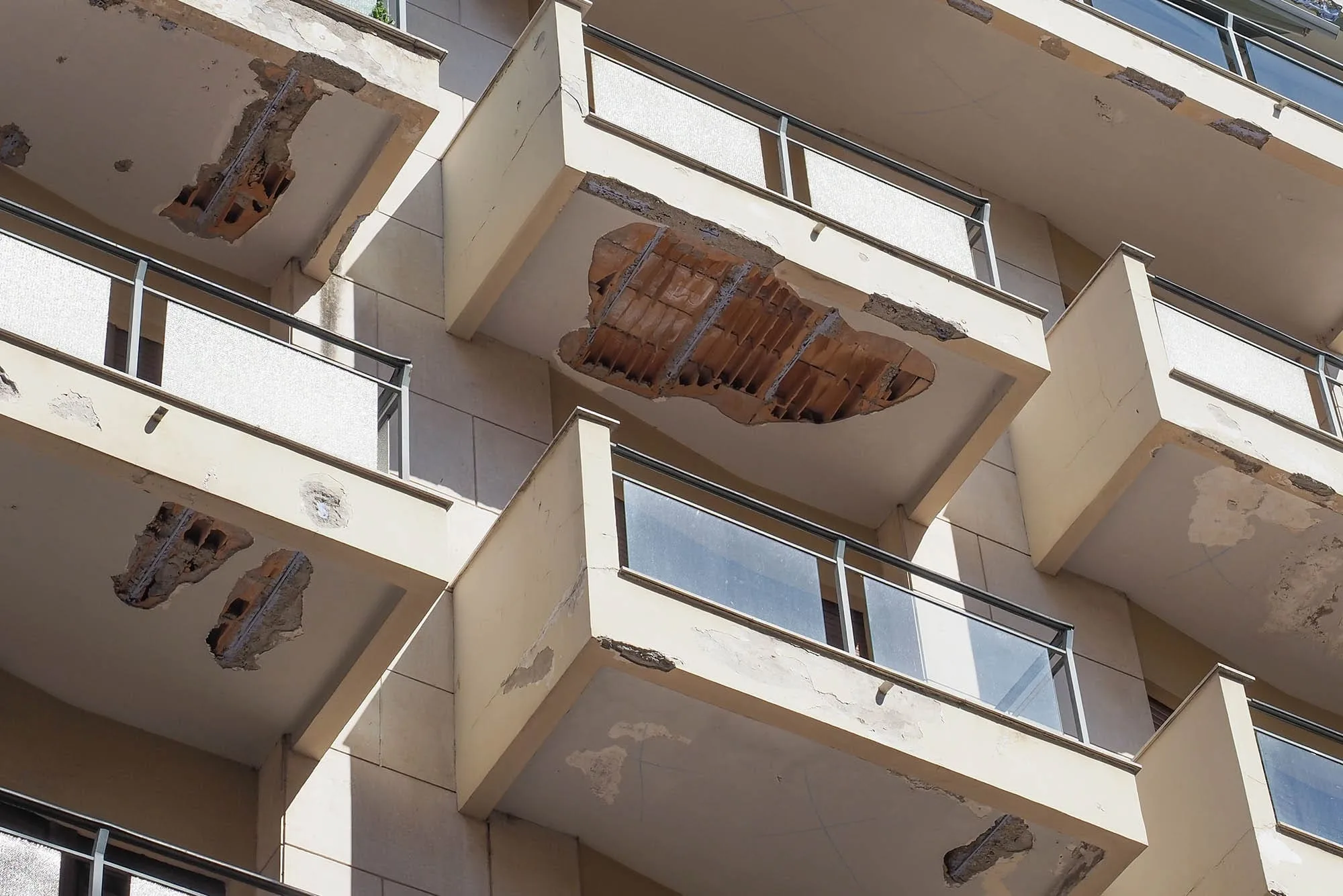 Top Warning Signs of Balcony Damage Landlords Shouldn't Ignore - DrBalcony